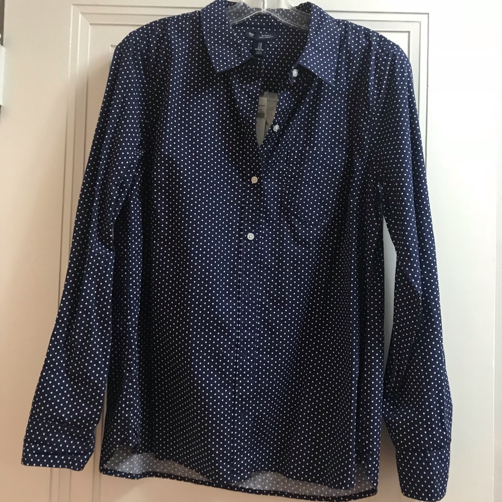 NWTs. Ladies Gap Button Down Shirt.,